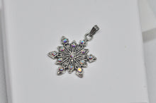 Load image into Gallery viewer, Schneeflocke Anhänger mit SWAROVSKI ELEMENTS pink crystal ab Schneekönigin