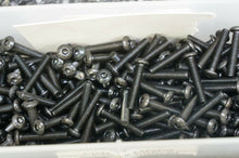 Load image into Gallery viewer, Premium M3 Acero Duro Tornillos para Coche RC - 10pc Métrico Botón Cabeza &